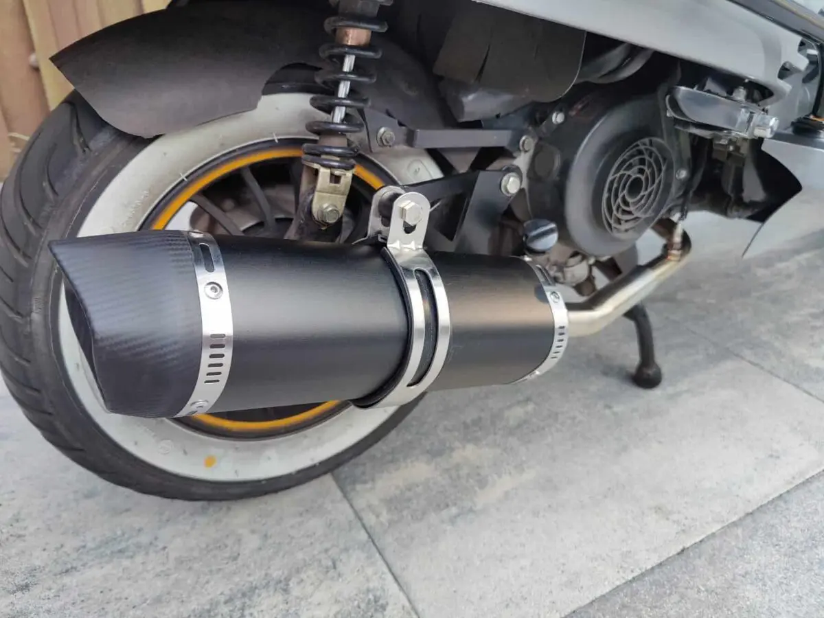 Pot d'échappement sport rapide QeXtreme Akrapovic | gy6 Chine Scooter 4 temps | euro2 euro4 euro5, La Souris Sourini, Senzo Rivalux, GTS Toscana, BTC Riva, BTC Felice, Kymco, Peugeot - Image 11