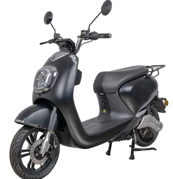 Avant du scooter électrique sport Q Crystal1