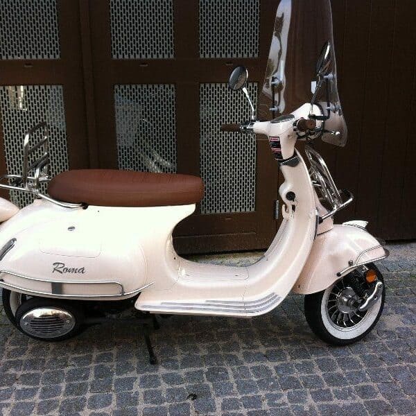 Windschutzscheibe hoch BTC Roma. VOM Rom. Hauptversammlung Vintage. Emco Nova. Razzotorino. Vespa-Look / Marke Isotta, hergestellt in Italien