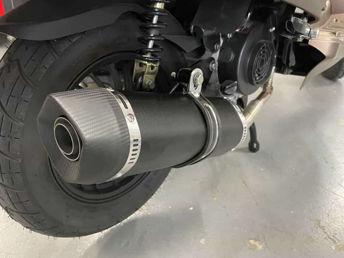 Schneller Sportauspuff QeXtreme Akrapovic | gy6 China Roller 4 Takt | Euro2, Euro4, Euro5, La Souris Sourini, Senzo Rivalux, GTS Toscana, BTC Riva, BTC Felice, Kymco, Peugeot