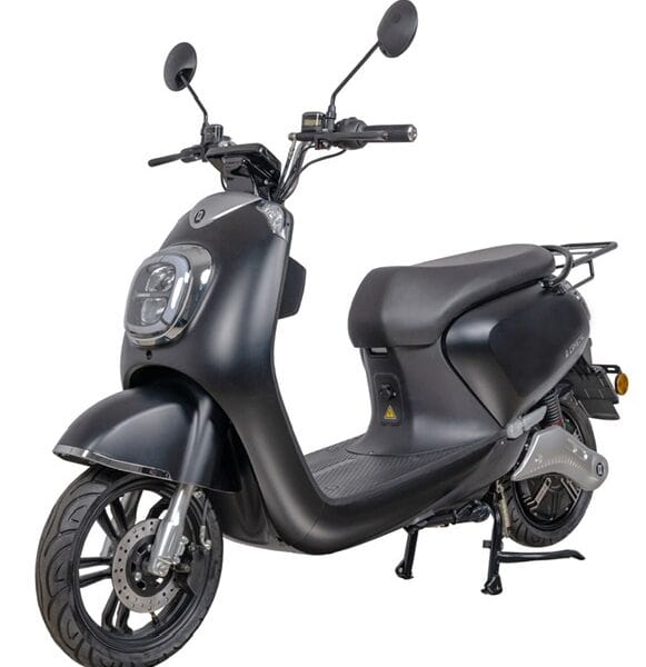 Q Crystal Sport Elektroroller vorne1