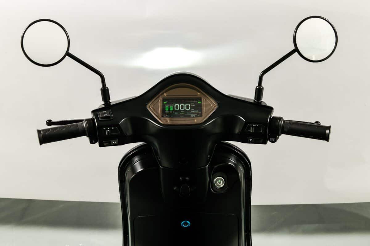 IVA Lux Electric 2.0 BOSCH Electric Scooter - Image 3